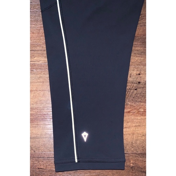 SOLD Ivivva Race To The Finish Line Crops Size 14 - Picture 7 of 13